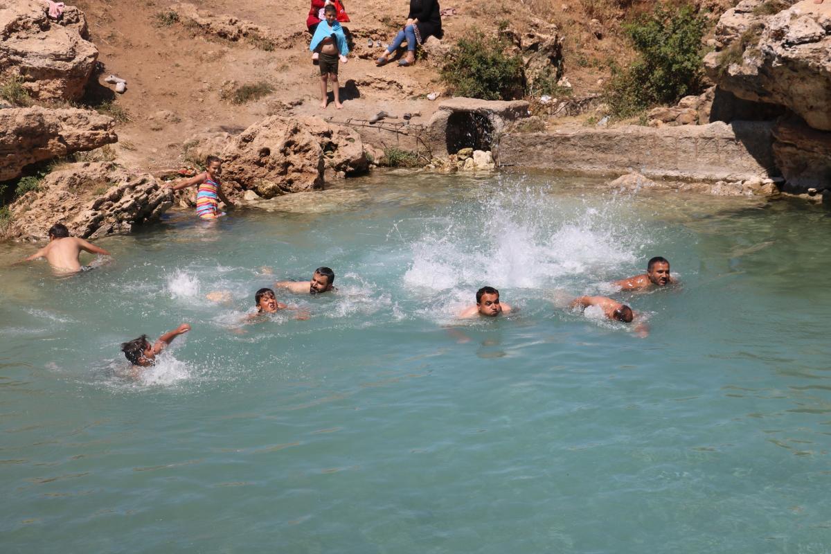 Sivas'taki Uyuz Gölü, haftanın 7 günü tıklım tıklım