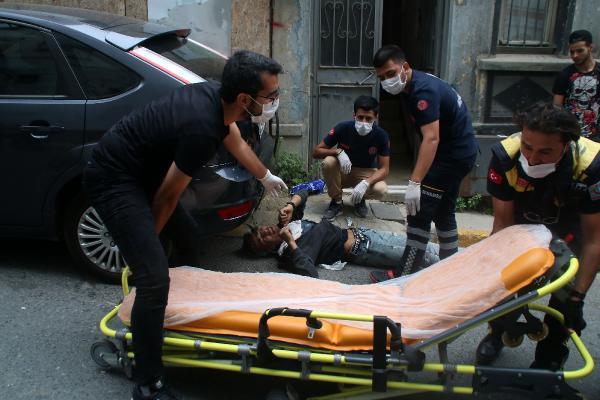 Beyoğlu'nda bıçaklı kavga: 1 yaralı