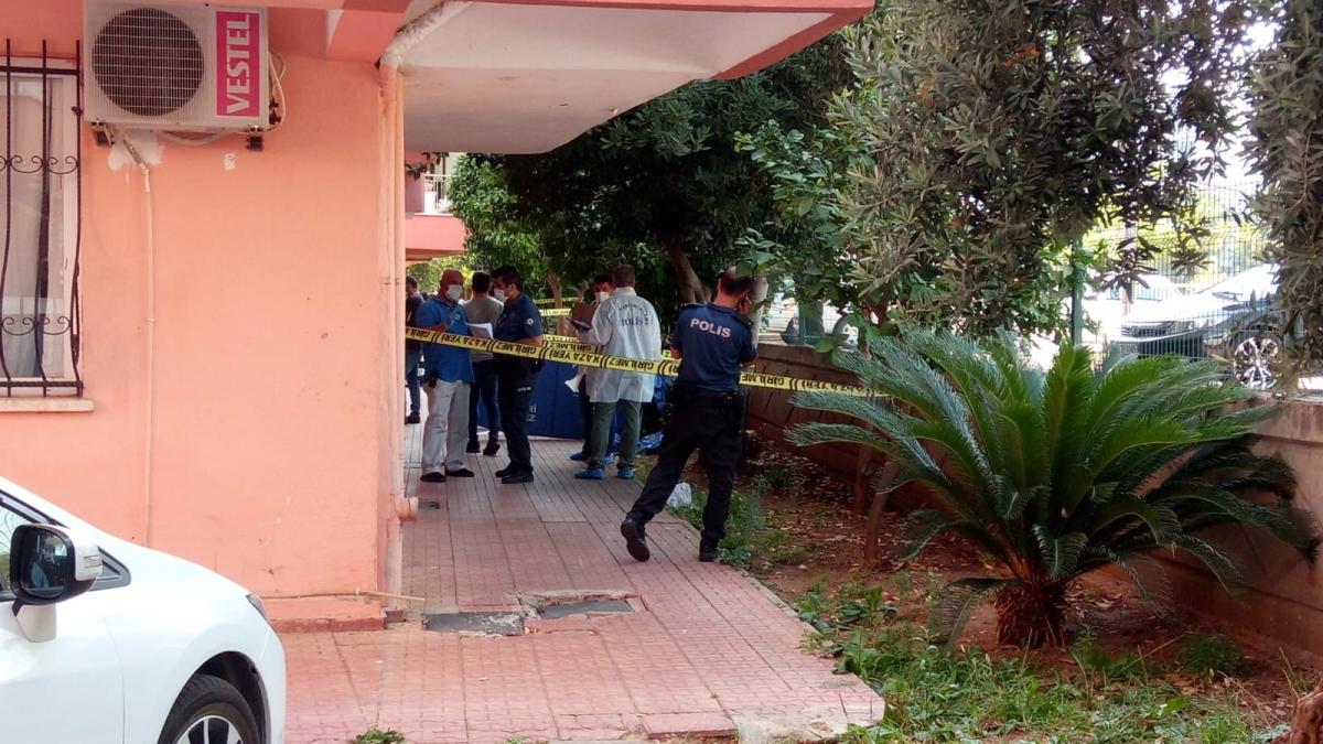 Antalya’da bir kadın çocuğunu çatıdan atıp, intihar etti