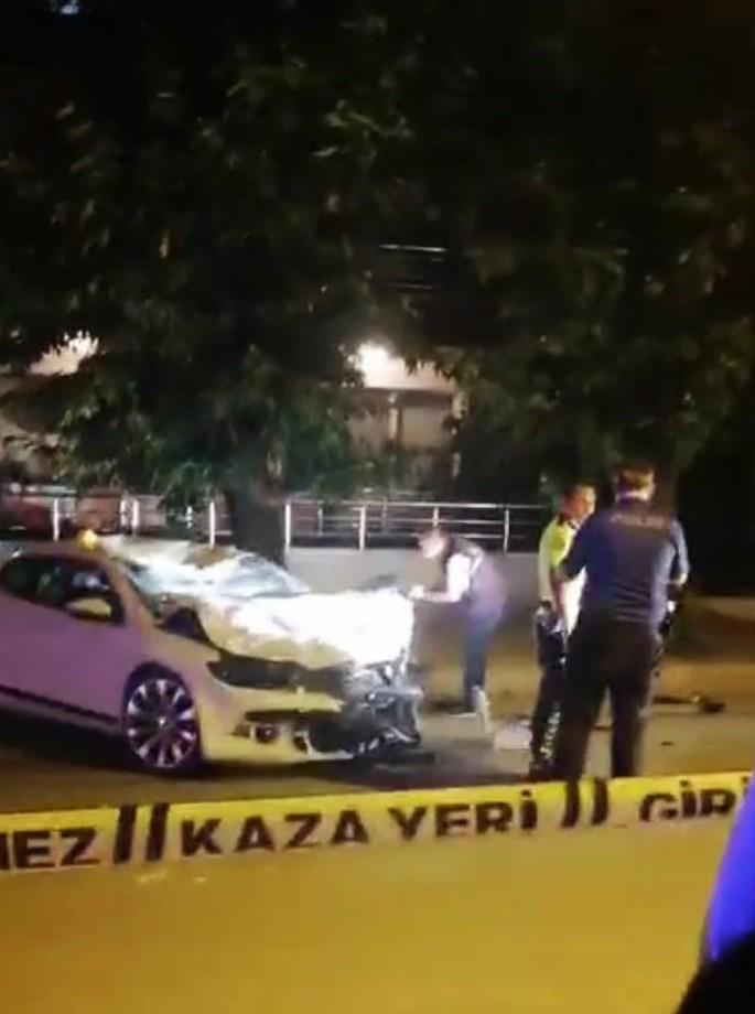 Sakarya'da otomobil motosiklete çarptı: 1 ölü 2 yaralı