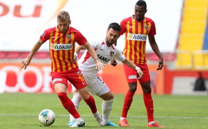 Kayserispor, 9 kişi kaldığı maçtan 1 puanı aldı