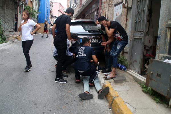 Beyoğlu'nda bıçaklı kavga: 1 yaralı