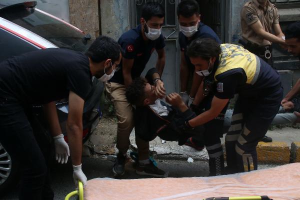 Beyoğlu'nda bıçaklı kavga: 1 yaralı