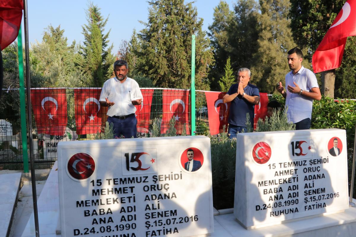 Şehit ikizlerin babasından duygulandıran ziyaret