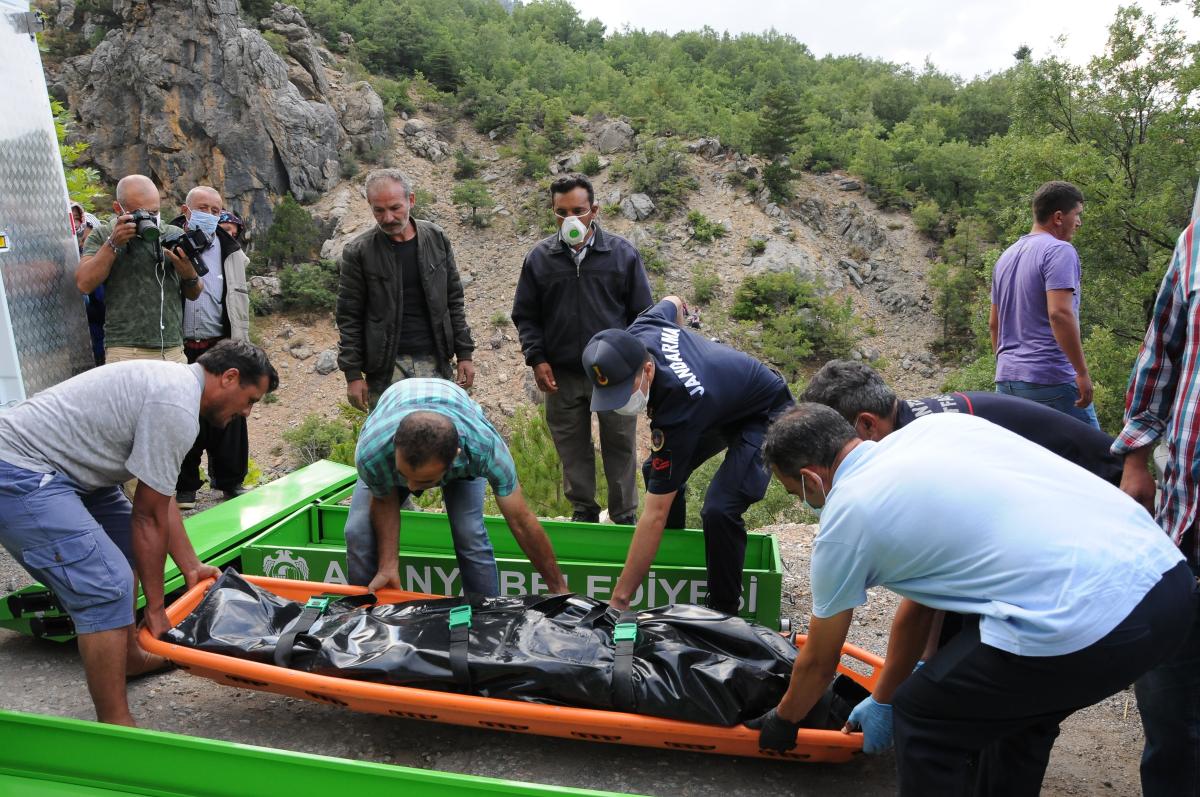 Alanya’da otomobil uçuruma yuvarlandı: 3 ölü, 4 yaralı