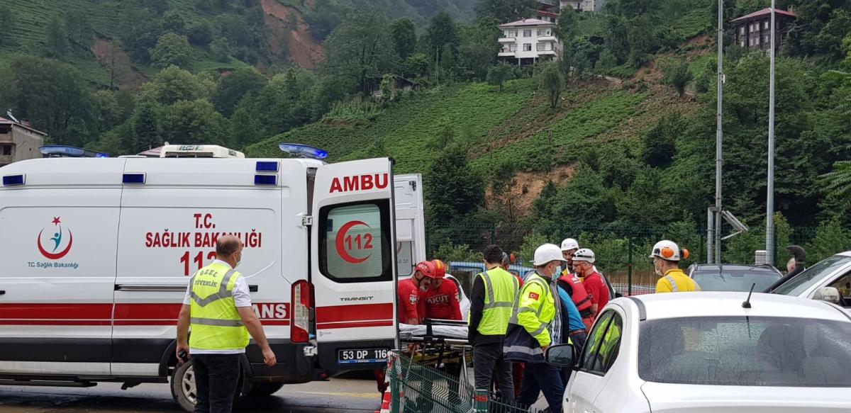 Rize'deki selde mahsur kalan 100 kişi tahliye edildi