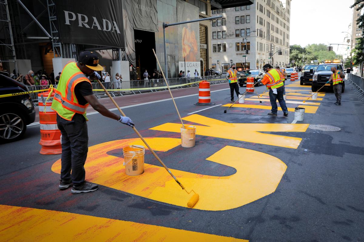 New York'ta 'Black Lives Matter' yazısına boyalı saldırı