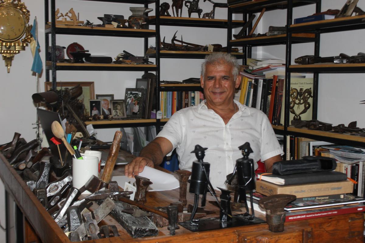 Türkiye'nin ilk çekiç koleksiyonuna sahip