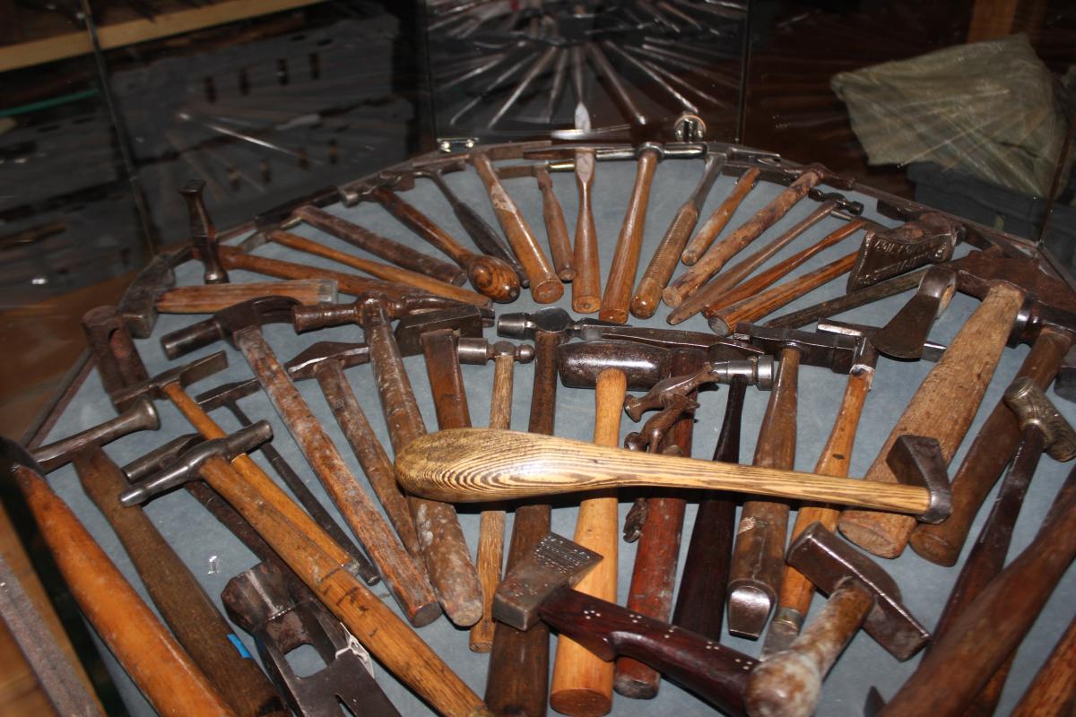 Türkiye'nin ilk çekiç koleksiyonuna sahip