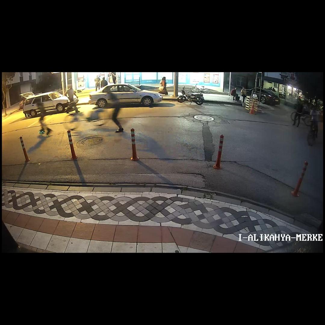 Kocaeli’de bisikletlere zarar verenler kamerada