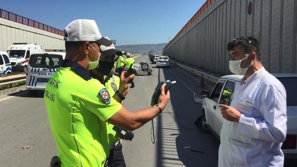 Eskişehir'de, alkol muayenesinde polise zor anlar yaşattı