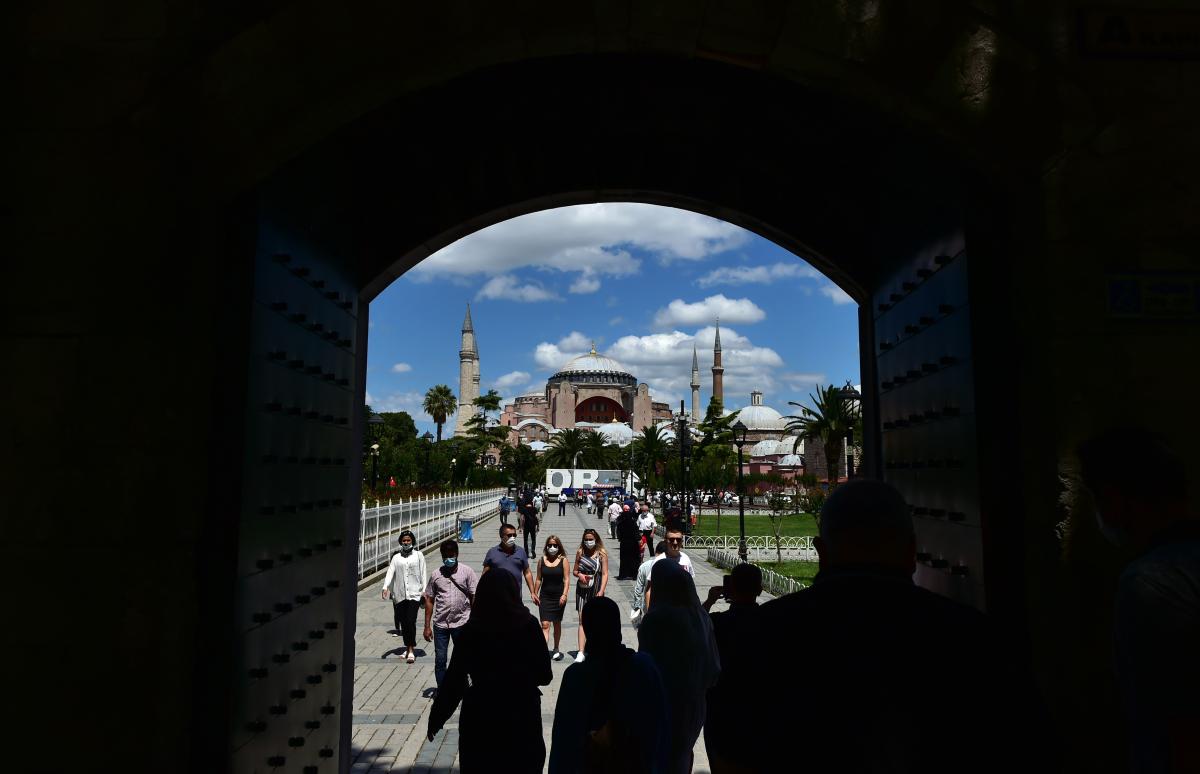 Ayasofya Camii’ne vatandaşların yoğun ilgisi devam ediyor