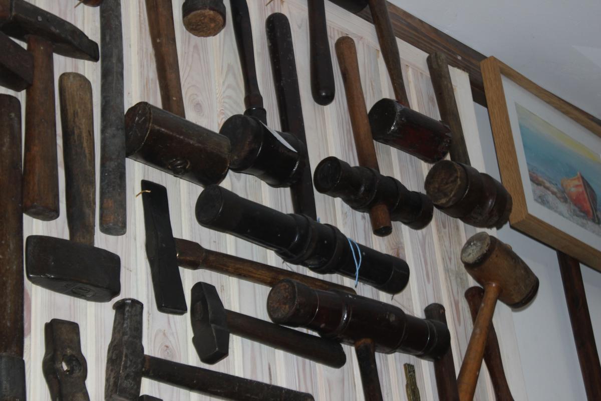 Türkiye'nin ilk çekiç koleksiyonuna sahip