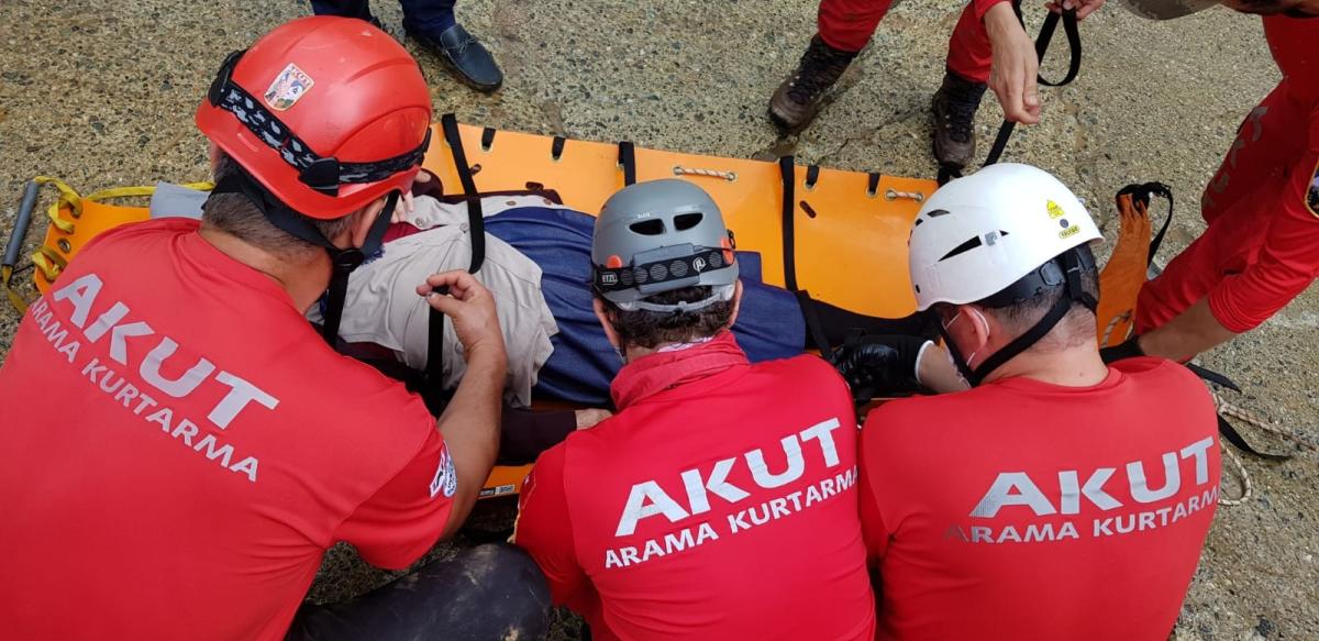 Rize'deki selde mahsur kalan 100 kişi tahliye edildi