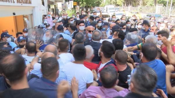 Bakırköy pazar esnafı Ekrem İmamoğlu'nu protesto etti