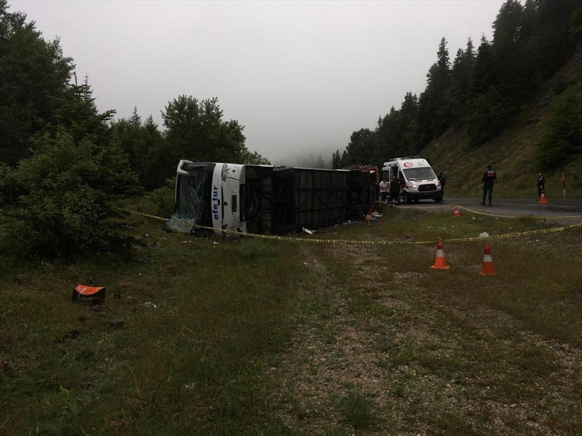 Kastamonu'da yolcu otobüsü devrildi: 13 yaralı