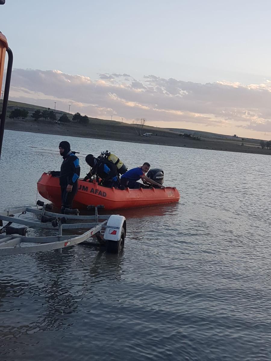 Çorum'da gölete giren genç kayboldu