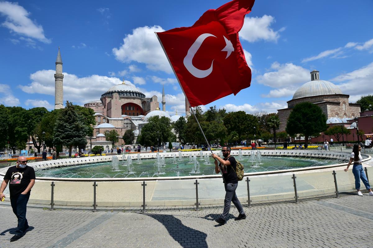 Ayasofya Camii’ne vatandaşların yoğun ilgisi devam ediyor