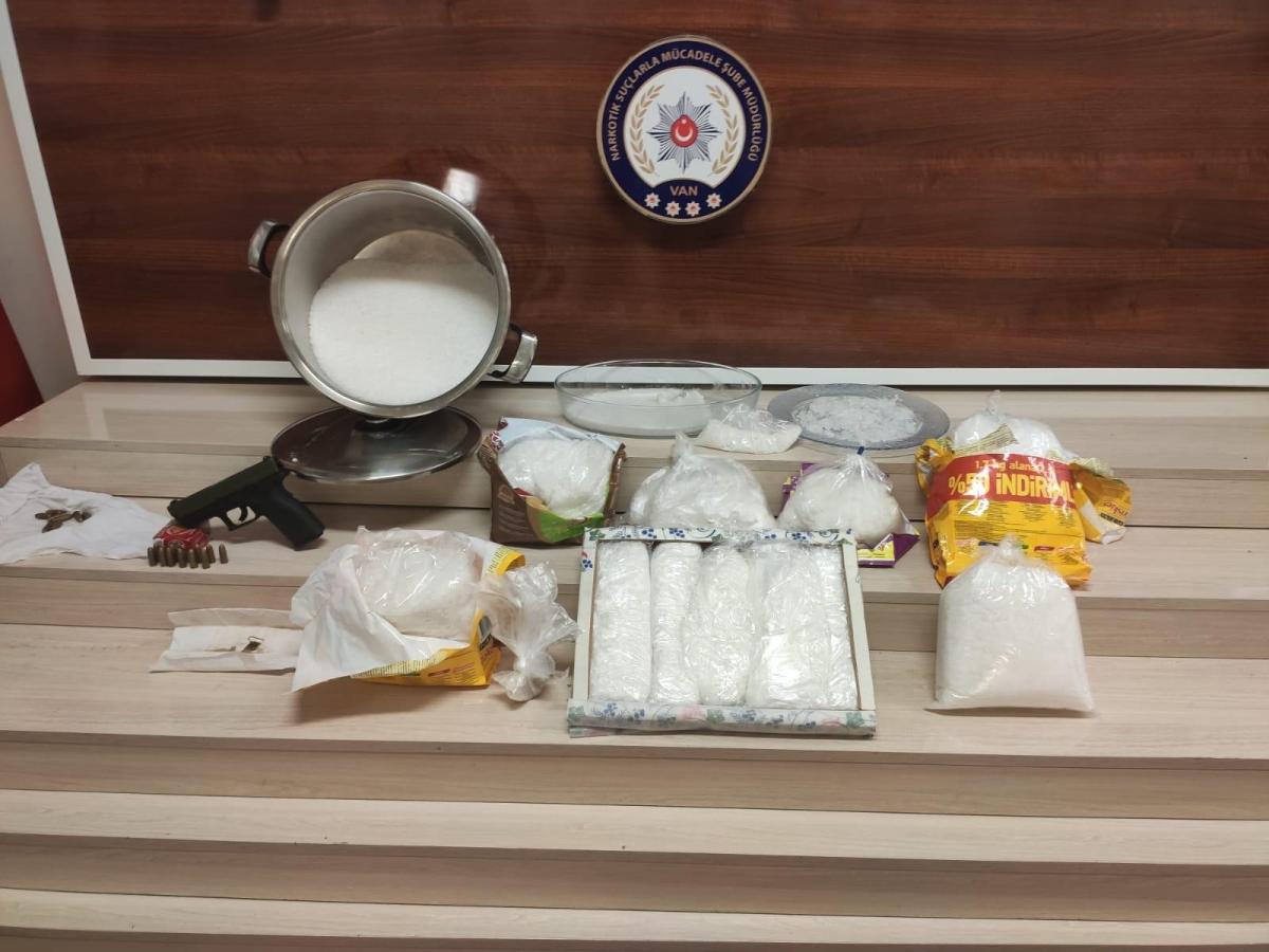 Van'da uyuşturucuyu kedi maması poşetlerine zulaladı