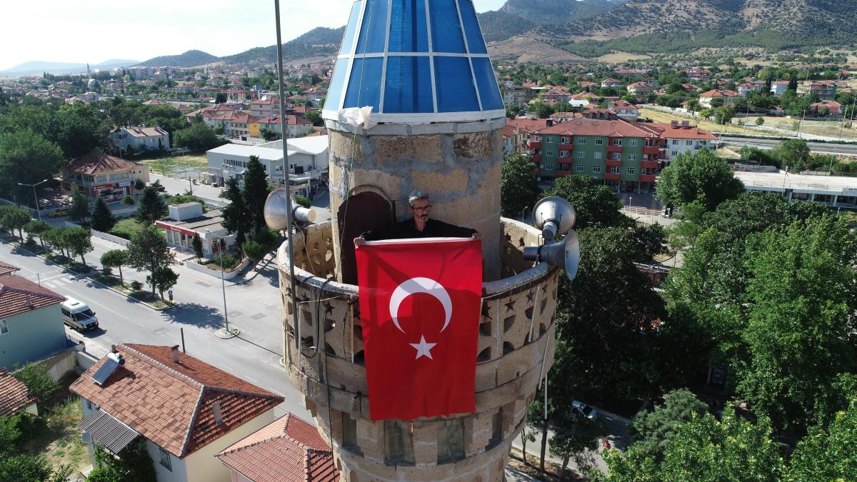 15 Temmuz’da minarenin kapısını kırıp, sela okudu