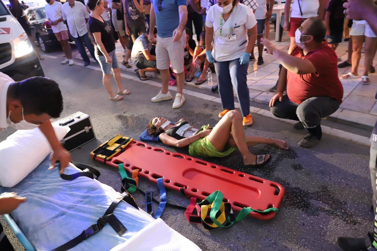 Bodrum’da taksi kadının ayağının üzerinden geçti