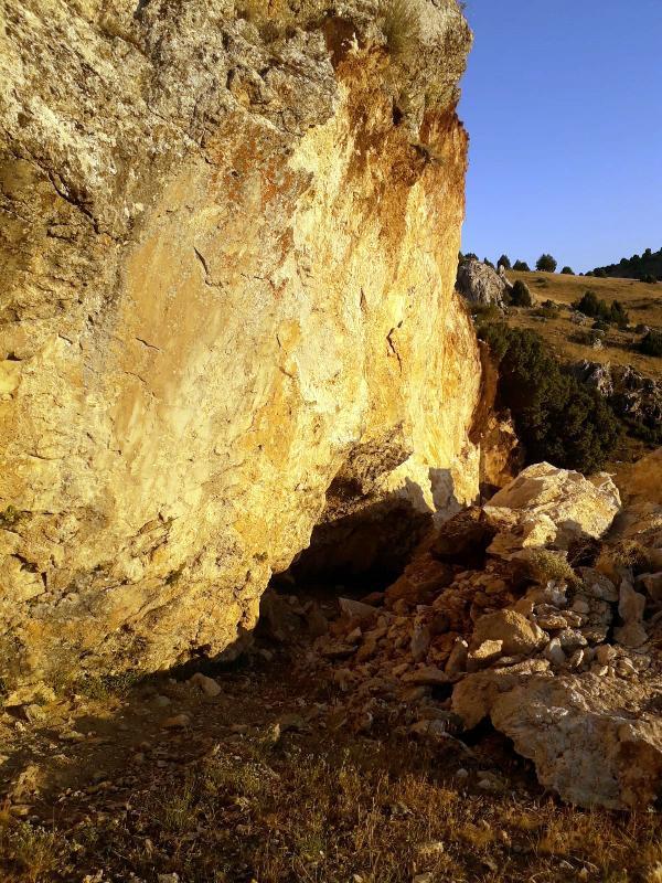 Isparta’da define bulmak için kayayı patlattılar