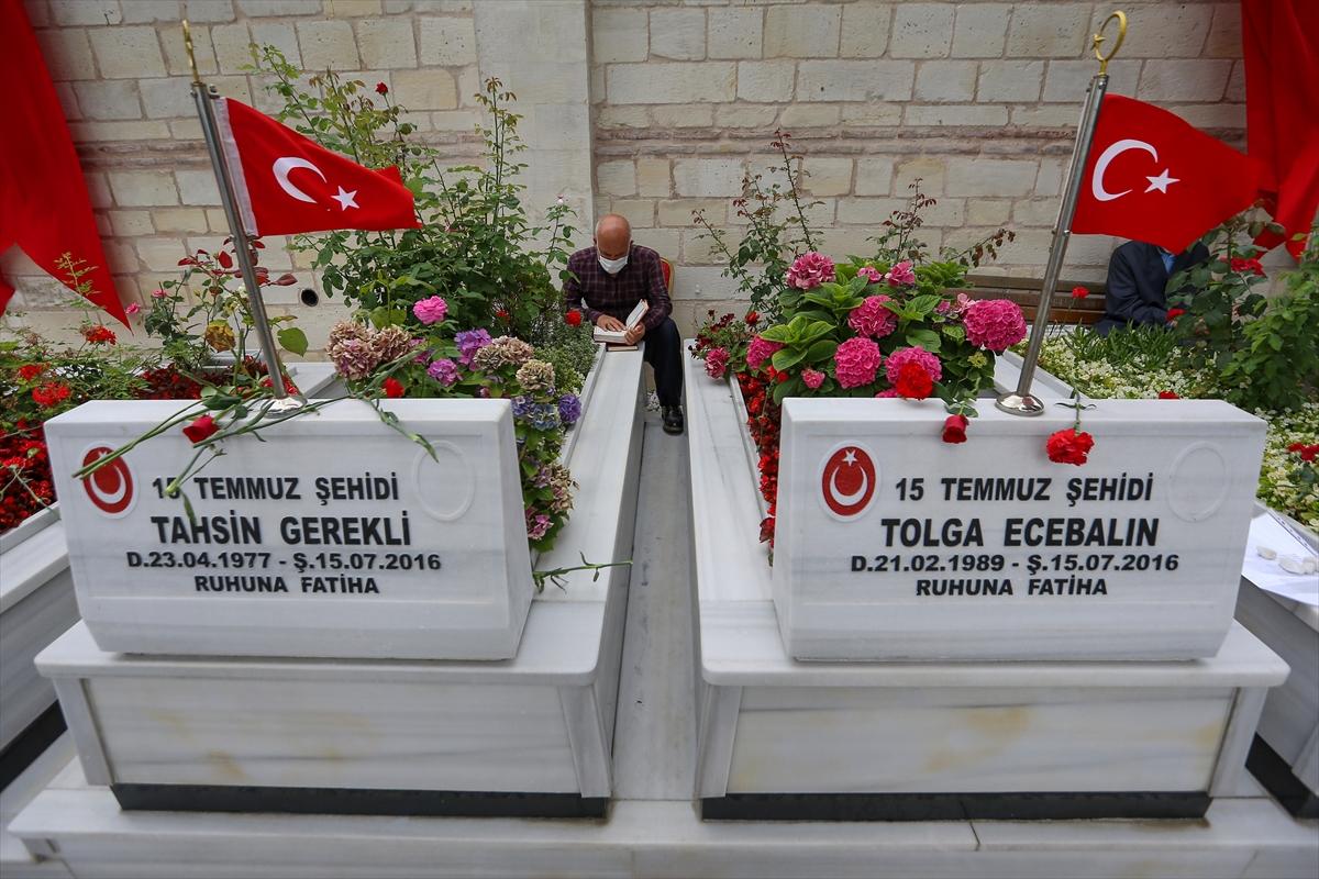 15 Temmuz şehitleri kabirleri başında anıldı