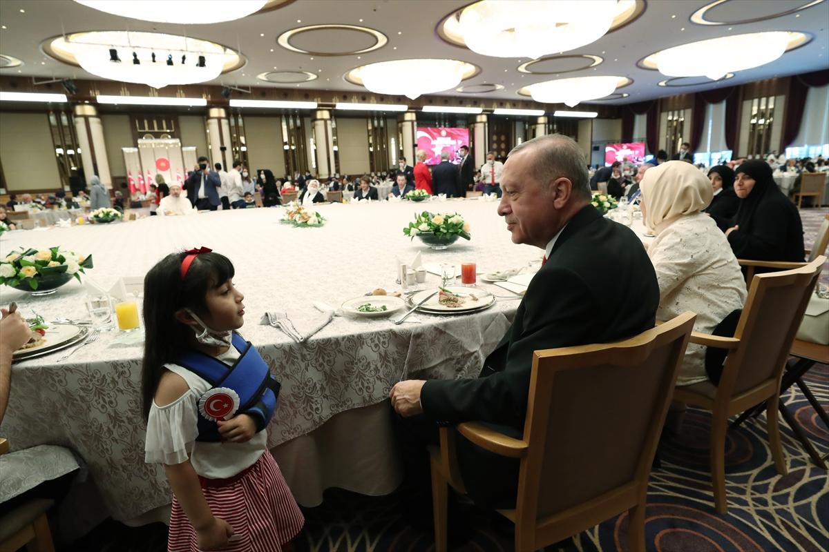 15 Temmuz şehitlerinin yakınları Erdoğan'la buluştu