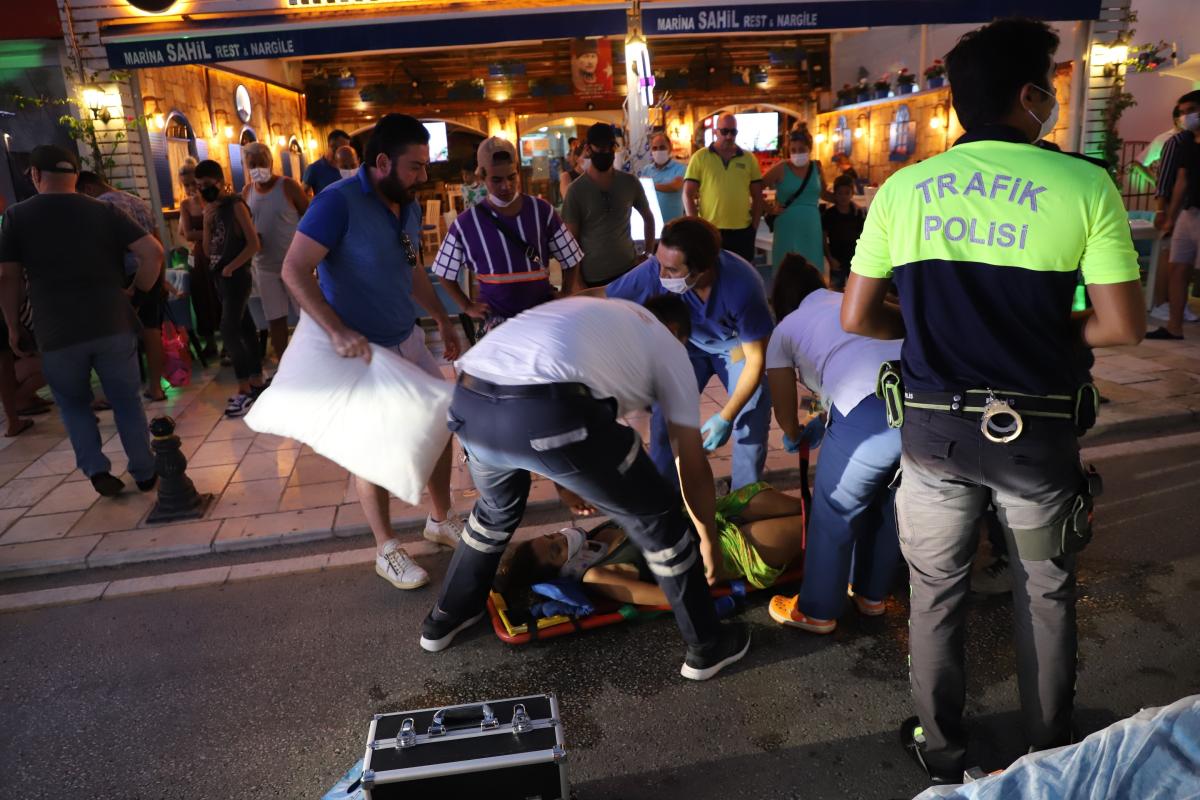 Bodrum’da taksi kadının ayağının üzerinden geçti