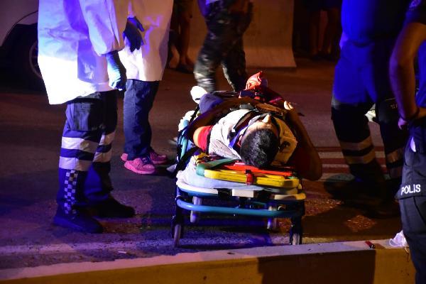 İzmir'de 'dur' ihtarına uymayan motosikletli, kaza yaptı