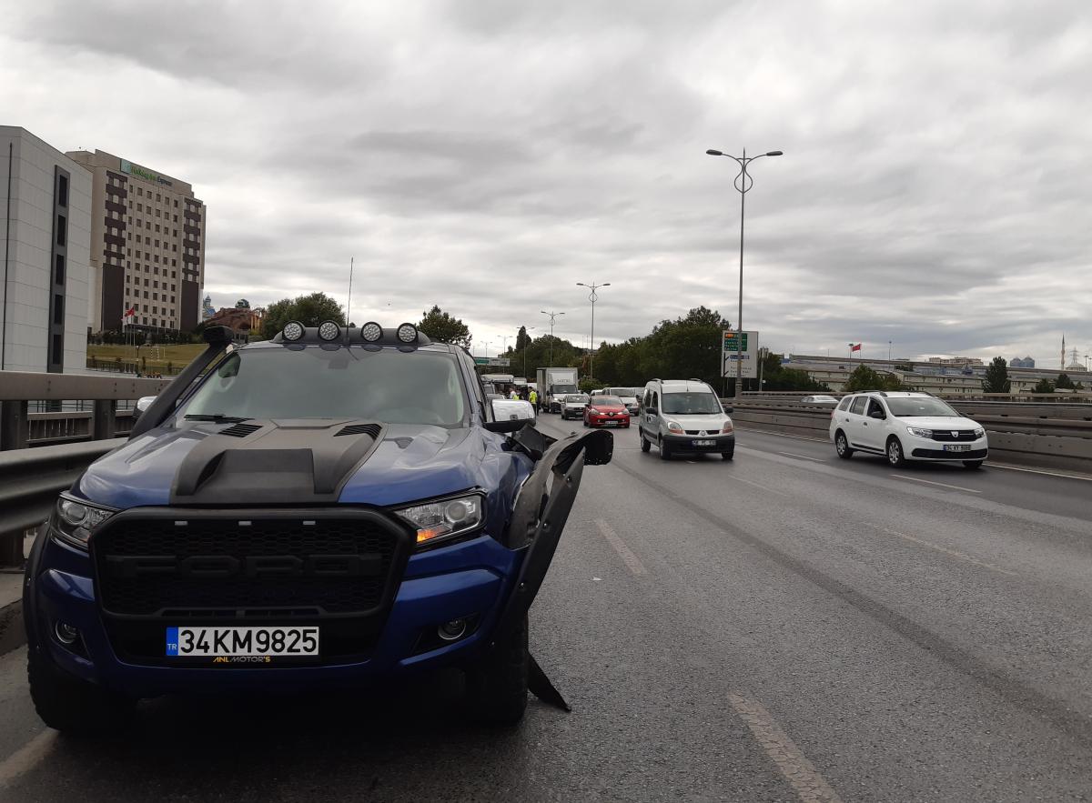 İstanbul'da kamyonet devrildi: 2 yaralı