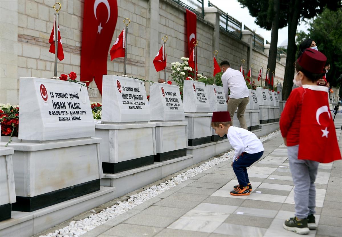 15 Temmuz şehitleri kabirleri başında anıldı