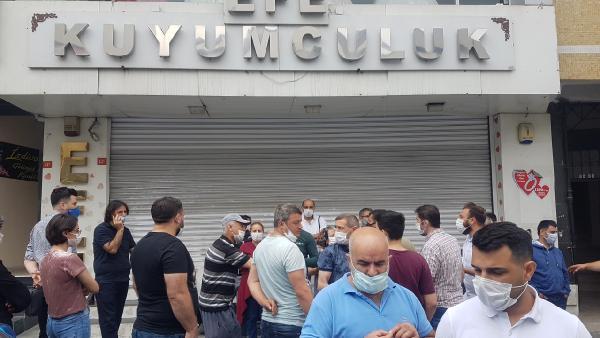 Esenyurt'ta 30 yıllık kuyumcu altınlarla kaçtı