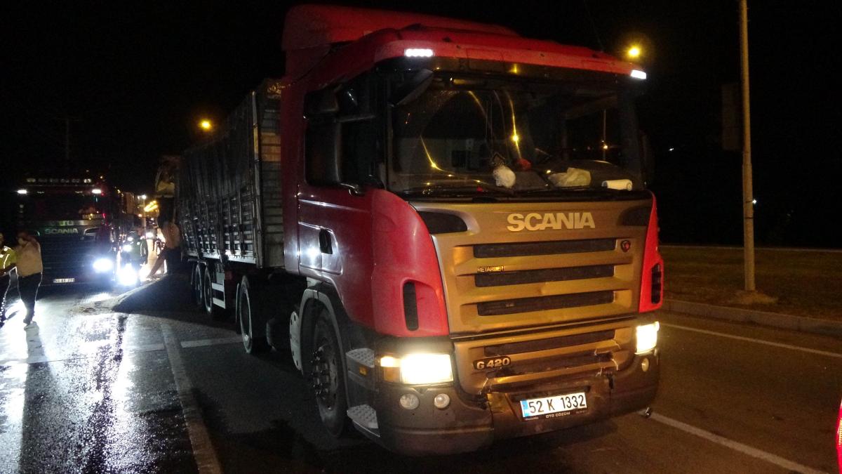 Samsun'da kaza yapan tır şoförü hayatını kaybetti