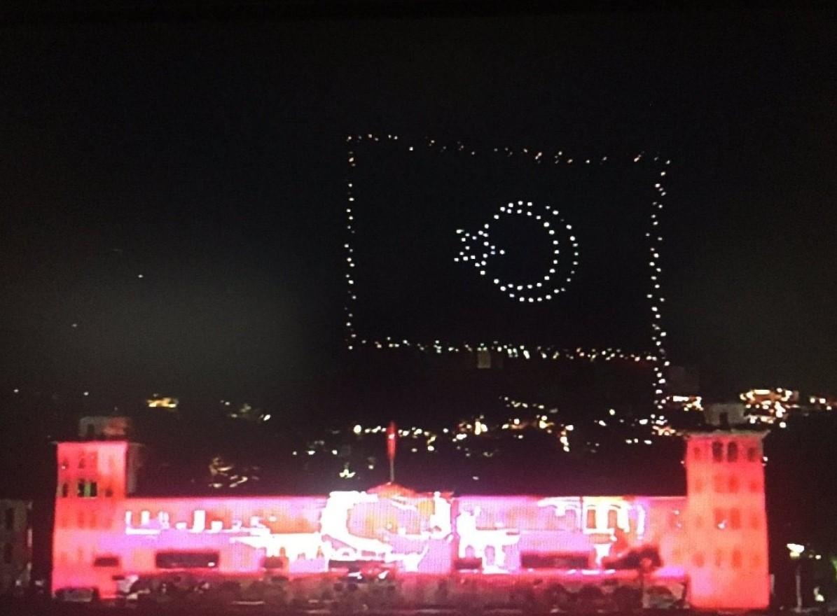 İstanbul Boğazı'nda drone'larla 15 Temmuz gösterisi