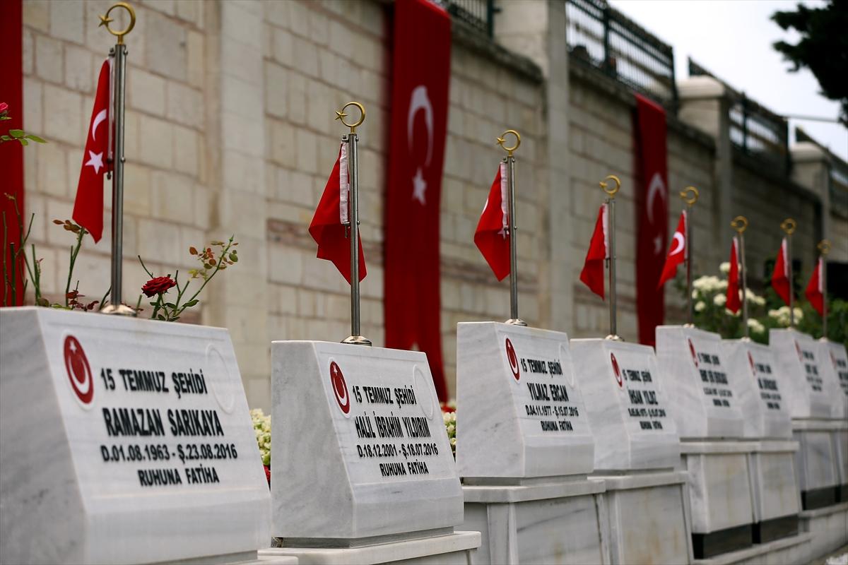 15 Temmuz şehitleri kabirleri başında anıldı