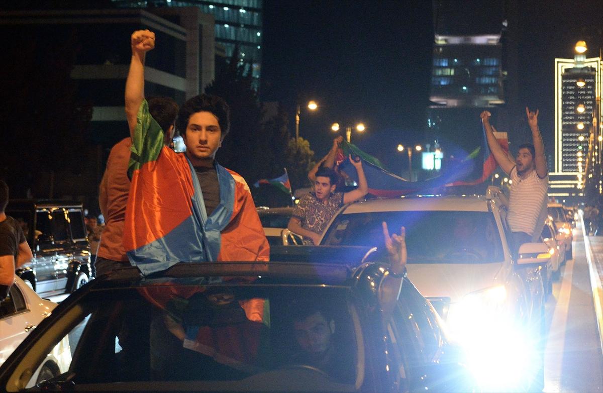 Azerbaycan halkı sokaklarda Ermenistan'ı protesto etti