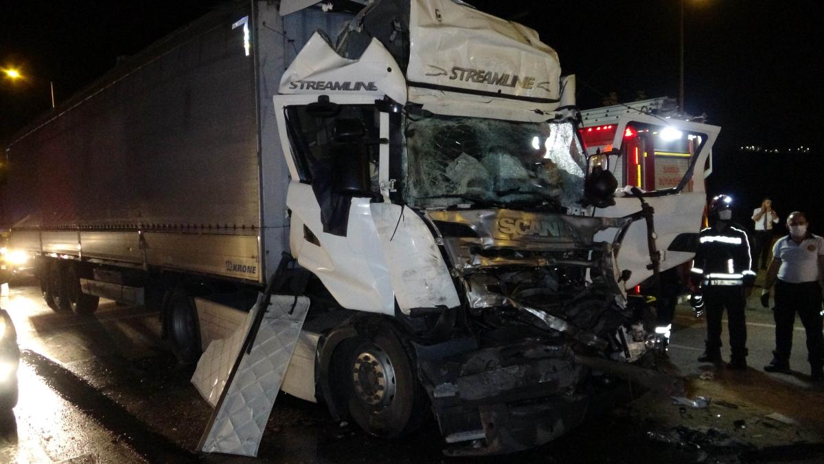 Samsun'da kaza yapan tır şoförü hayatını kaybetti