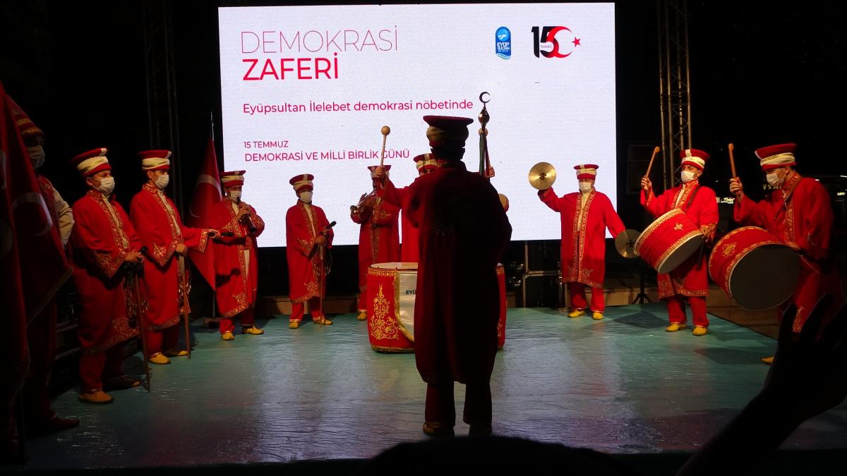 Türkiye'nin dört bir yanında demokrasi nöbeti tutuldu