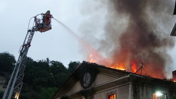 Bursa'da tarihi binada yangın