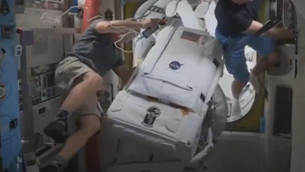 NASA astronotları uzay yürüyüşüne çıktı