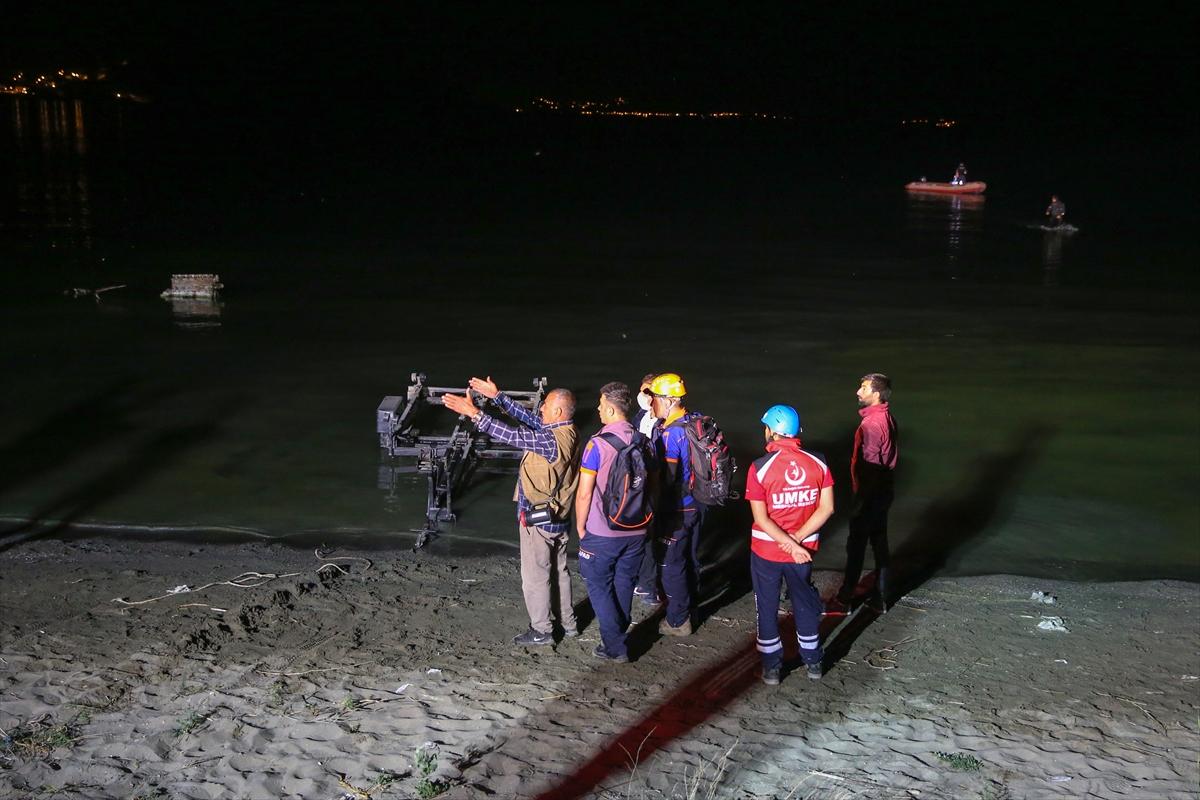 Van'da keşif uçağı düştü: 7 polis şehit