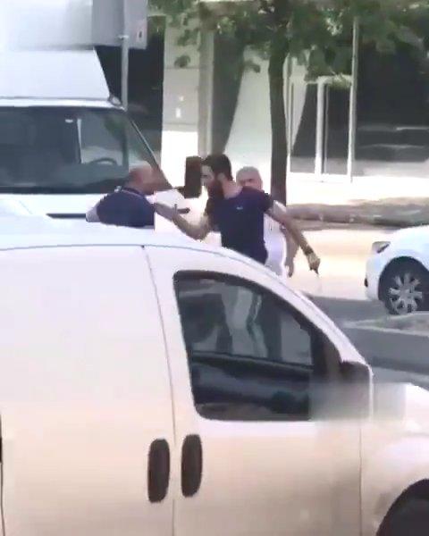 İstanbul'da trafik magandası bıçakla saldırmaya kalkıştı