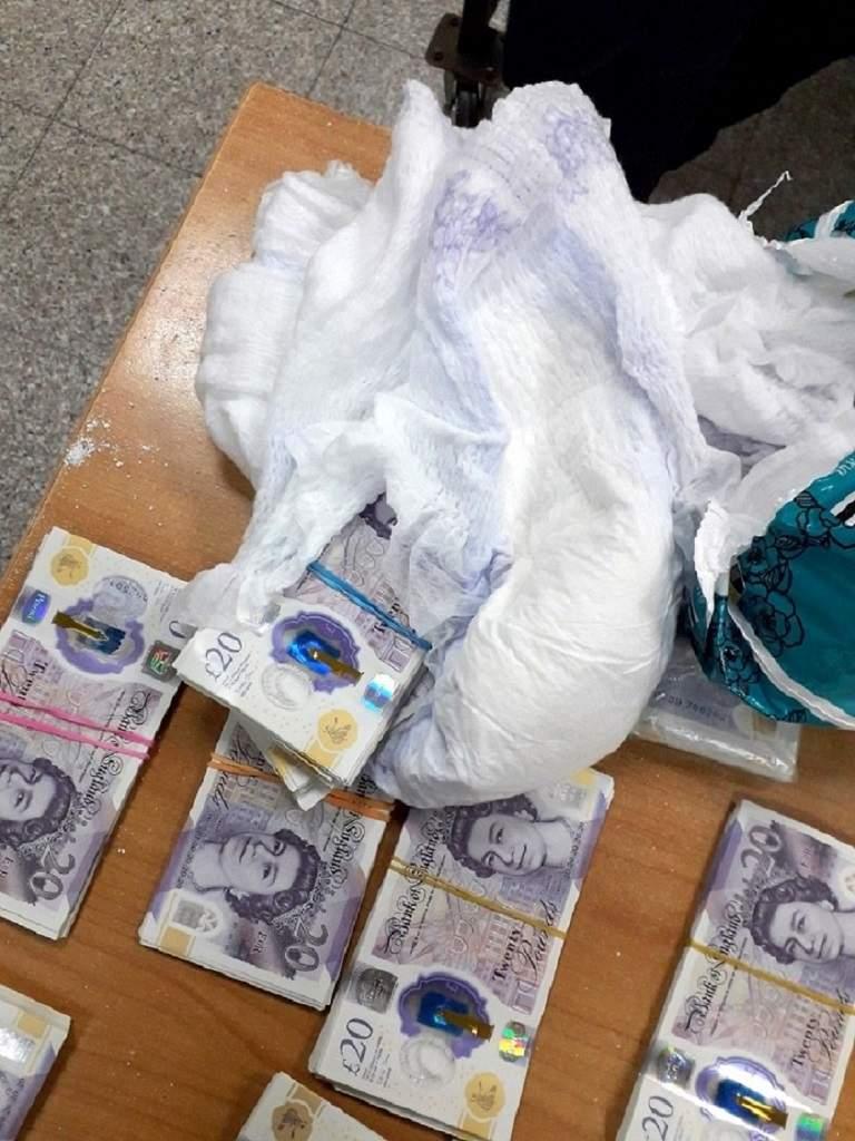 Sırp sınırınada 100 bin sterlin yakalatan gurbetçi