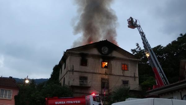 Bursa'da tarihi binada yangın
