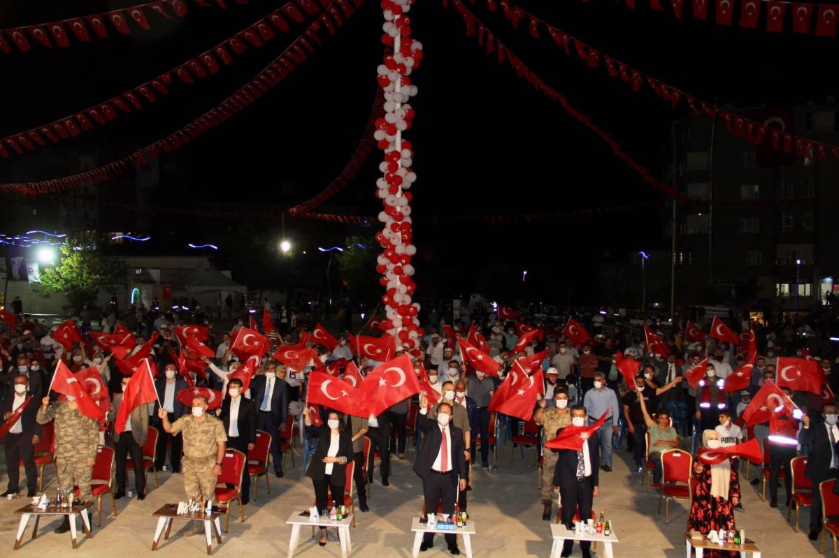 Türkiye'nin dört bir yanında demokrasi nöbeti tutuldu