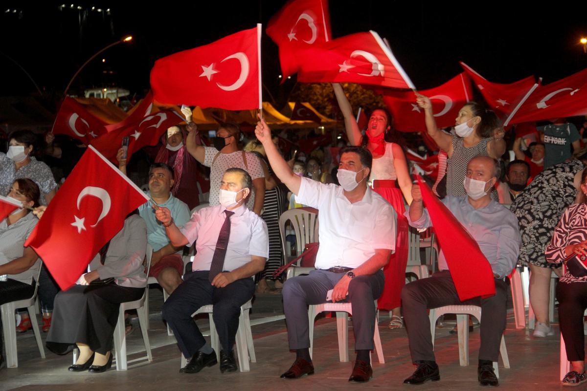 Türkiye'nin dört bir yanında demokrasi nöbeti tutuldu
