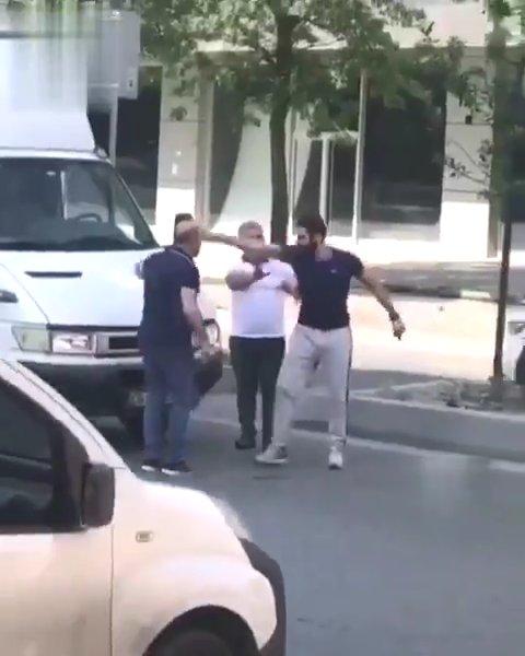 İstanbul'da trafik magandası bıçakla saldırmaya kalkıştı