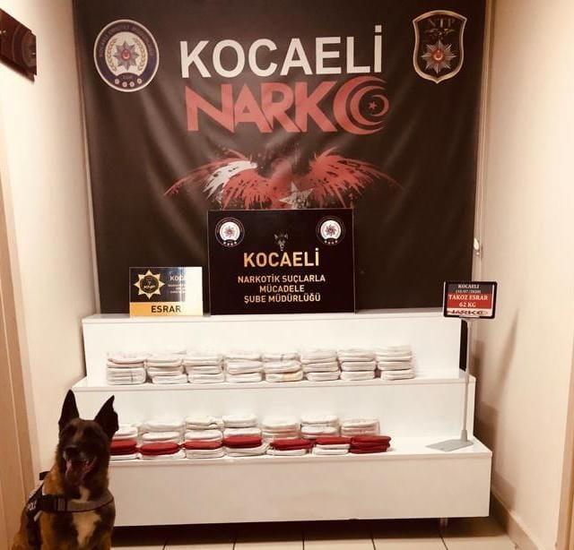 TEM otoyolunda durdurulan tırda 62 kilo esrar yakalandı