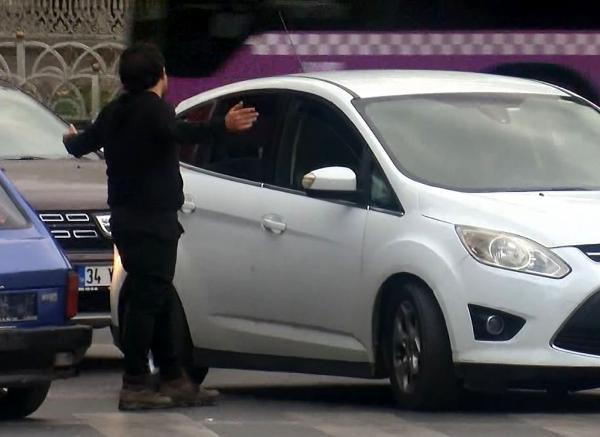 Aküsü biten aracı için kimse yardım etmedi